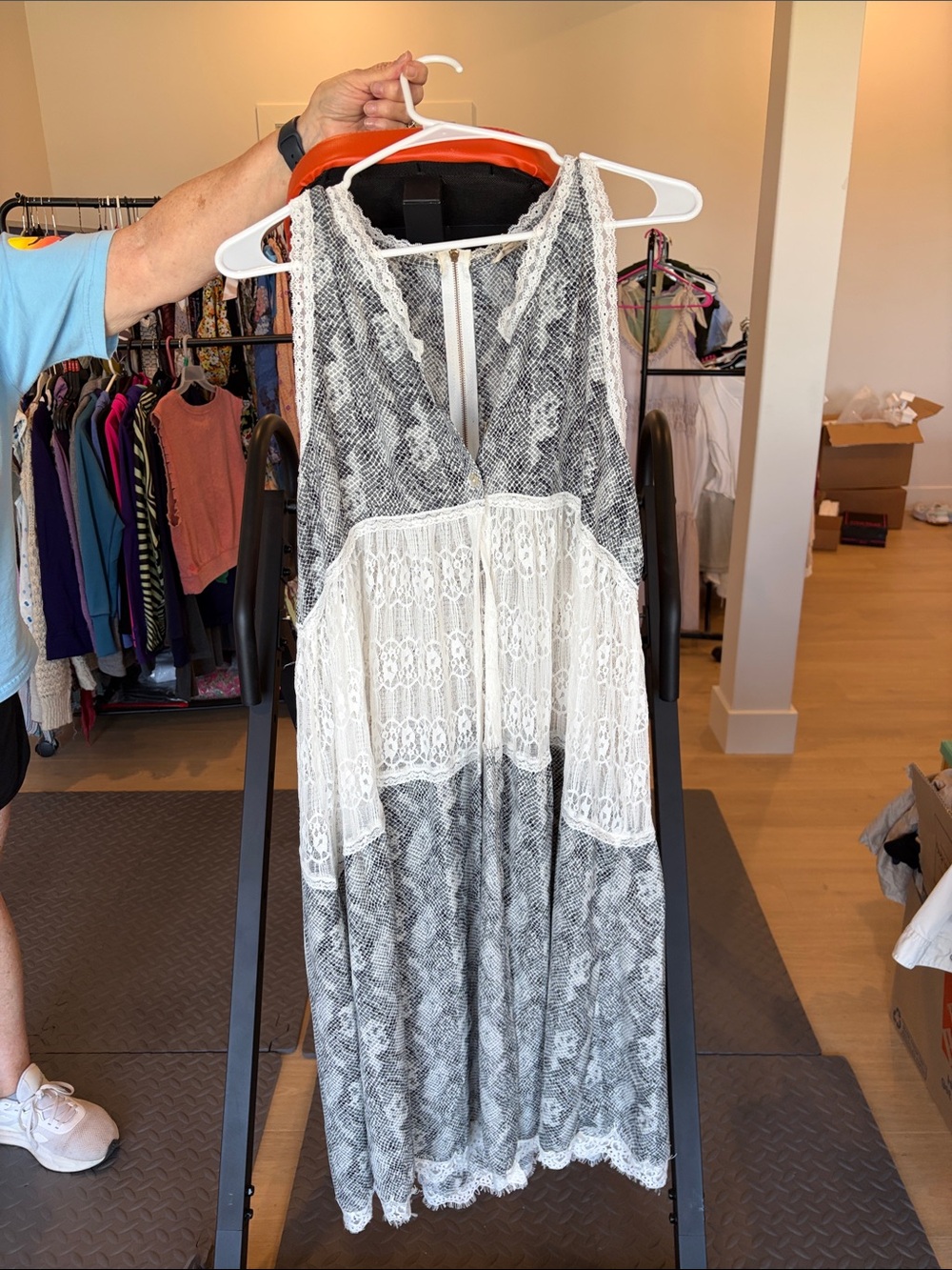 POL Sleeveless Lace-Panel Midi Dress in White and Gray